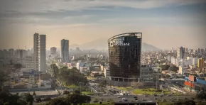 Interbank colocó con éxito bonos senior por US$500 millones en el mercado internacional, en su mayor emisión histórica, con una demanda que casi triplicó el monto ofertado y una tasa fija de 4.8%, en medio de un escenario de alta volatilidad global.