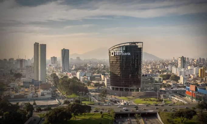 Interbank colocó con éxito bonos senior por US$500 millones en el mercado internacional, en su mayor emisión histórica, con una demanda que casi triplicó el monto ofertado y una tasa fija de 4.8%, en medio de un escenario de alta volatilidad global.