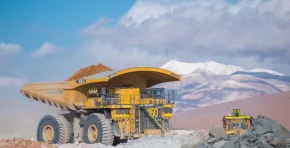 Komatsu-Mitsui Maquinarias Perú cerró 2025 con el 68% del mercado de camiones mineros, impulsado por sus equipos Ultra-class y una estrategia enfocada en productividad, eficiencia energética y reducción de emisiones en la gran minería.