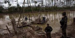 Minería ilegal tendrá penas más severas en Perú. El Ejecutivo elevó las condenas hasta nueve años, incorporó inhabilitación para obtener concesiones mineras y amplió sanciones por tráfico de insumos y minerales fuera de la formalización.