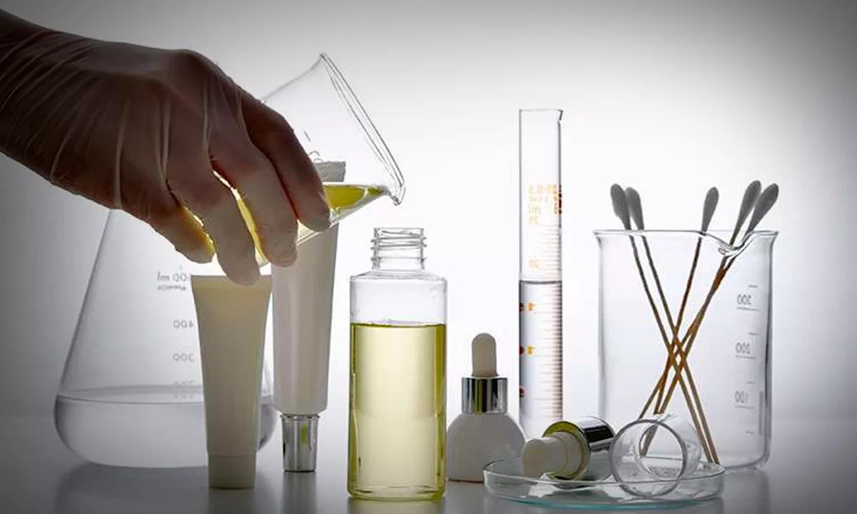 Francia refuerza su liderazgo ambiental al vetar los “químicos eternos”; la normativa impacta en sectores clave, responde a la presión social y marca un precedente para futuras regulaciones en la Unión Europea.