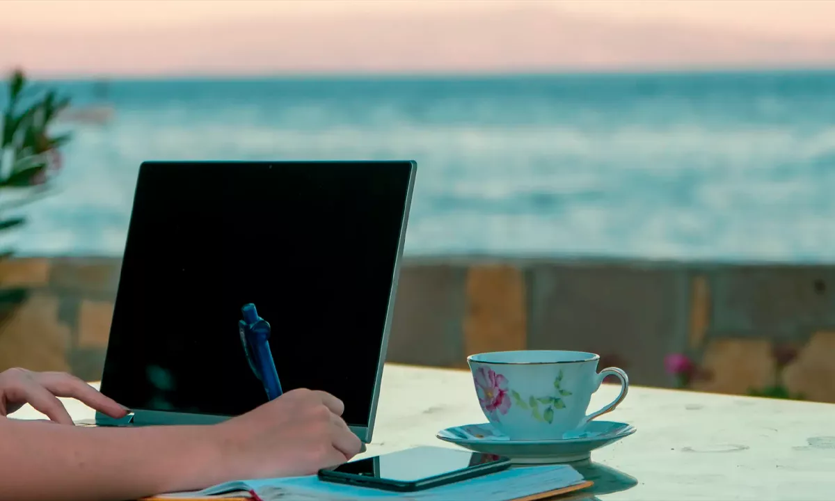 La encuesta Vacaciones 3.0 de Bumeran muestra que más de la mitad de los trabajadores no tomó vacaciones el último año y que la flexibilidad, el home office y los incentivos económicos hoy superan al descanso tradicional como prioridad laboral en Perú.