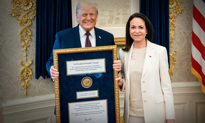 El inusual obsequio del Nobel de la Paz a Donald Trump desató críticas en Noruega, reacciones políticas en Estados Unidos y un debate global sobre el valor simbólico y legal del galardón.