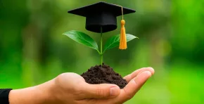 El Reporte de Sostenibilidad Ambiental en Universidades Peruanas 2025 evaluó a 54 instituciones de 15 regiones y confirmó, por séptimo año consecutivo, el liderazgo de la Universidad Científica del Sur en gestión ambiental, formación, investigación y proyección social.