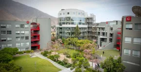 El reconocimiento valida la reducción de emisiones de gases de efecto invernadero y consolida el compromiso de la universidad con una gestión ambiental responsable.