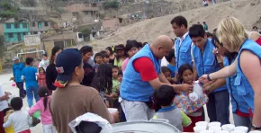 Zonas afectadas por desastres y crisis sociales requieren voluntarios. Descubre dónde se necesita ayuda y cómo participar de forma responsable.