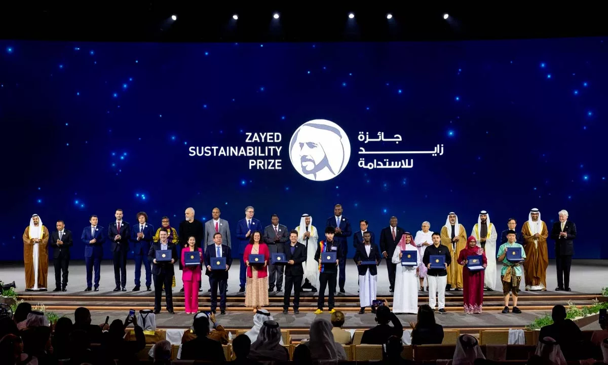 El Premio Zayed a la Sostenibilidad distinguió a pymes, ONG y escuelas por soluciones escalables que fortalecen el desarrollo inclusivo, la resiliencia climática y el acceso a servicios esenciales a nivel global.