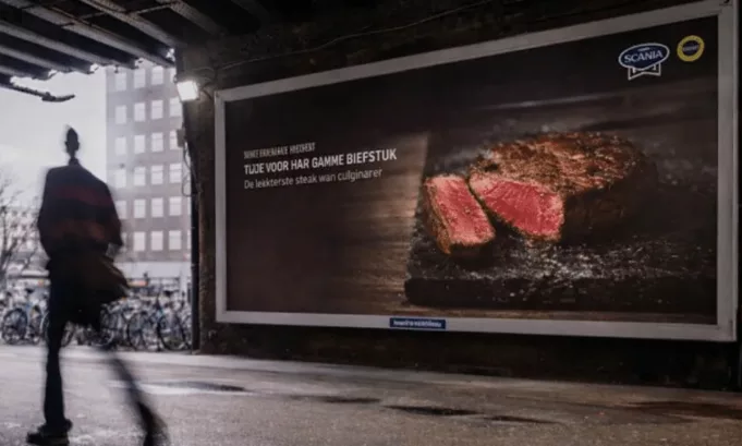 Con 27 votos a favor, Ámsterdam marca un precedente global al vetar anuncios de productos con alta huella ambiental; la ciudad busca reducir emisiones, promover dietas más vegetales y alinear su política publicitaria con la emergencia climática.