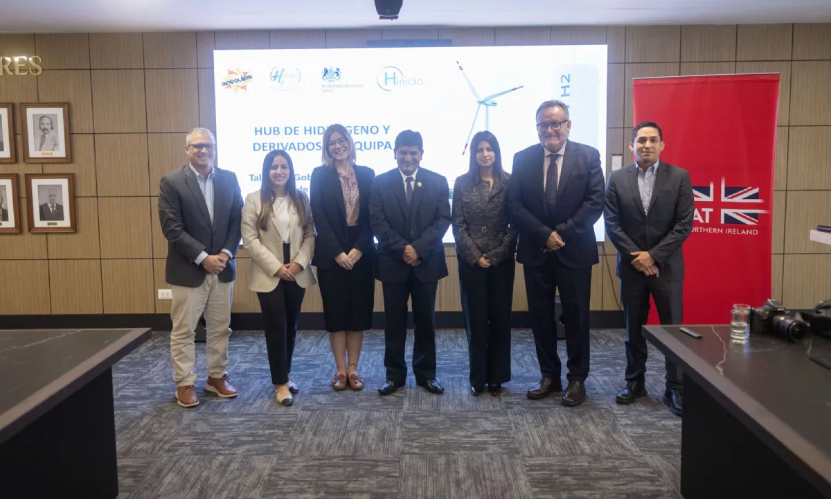Un taller de alto nivel, impulsado por el Gobierno Regional de Arequipa, la Embajada Británica y H2 Perú, avanza en la construcción de un modelo de gobernanza para el Hub de Hidrógeno, con énfasis en coordinación institucional, reglas claras y certidumbre para la inversión de largo plazo.