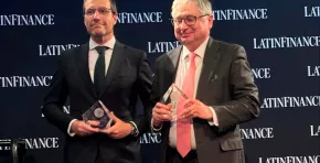 La firma fue distinguida por LatinFinance como Law Firm of the Year en ambos países, tras liderar algunas de las operaciones más relevantes del mercado de capitales, incluyendo emisiones soberanas, cuasi soberanas y bonos verdes de alto impacto regional.