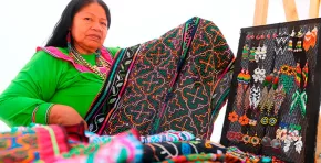 El bono equivale al 15 % del crédito otorgado y forma parte del Programa para Bionegocios, iniciativa que busca consolidar el desarrollo sostenible en la Amazonía mediante financiamiento responsable y protección de los recursos naturales.