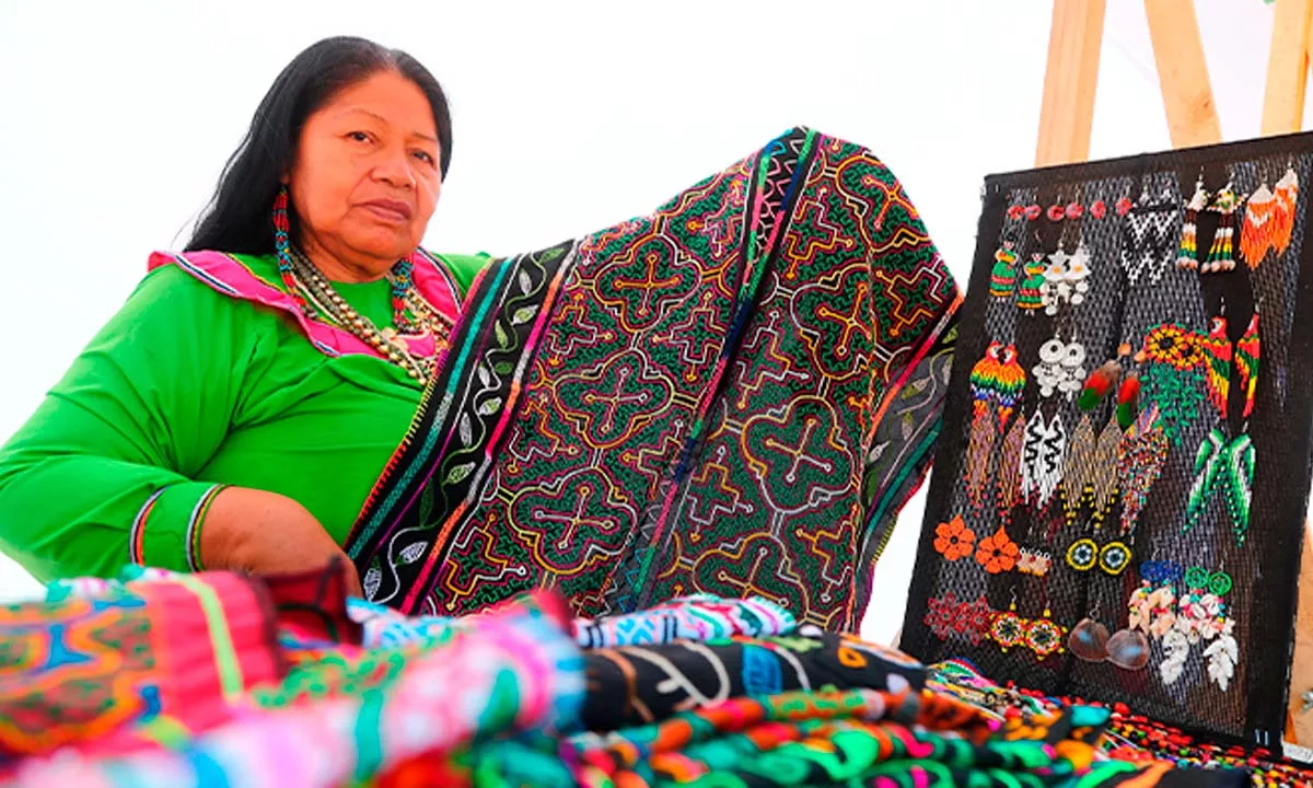 El bono equivale al 15 % del crédito otorgado y forma parte del Programa para Bionegocios, iniciativa que busca consolidar el desarrollo sostenible en la Amazonía mediante financiamiento responsable y protección de los recursos naturales.