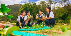 La iniciativa impulsa habilidades tecnológicas y sociales en escolares peruanos, promueve la participación femenina en ciencia y conecta a nuevas generaciones con soluciones sostenibles frente a los desafíos de sus comunidades.