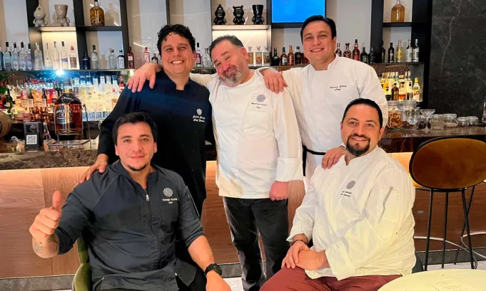 Accor marca un precedente en la hotelería internacional al lograr que cinco restaurantes Pullman ingresen al We’re Smart® Green Guide 2026, convirtiéndose en los primeros espacios gastronómicos dentro de hoteles reconocidos a nivel mundial por su propuesta plant based, sostenibilidad e innovación culinaria en América del Sur.