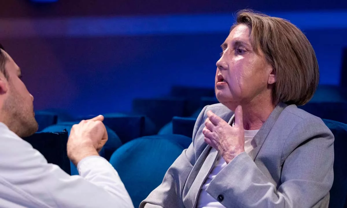 España hace historia en la medicina al concretar un trasplante de cara inédito a nivel mundial; el caso abre un nuevo capítulo en la cirugía reconstructiva, la donación de órganos y el debate bioético. Foto: El País.