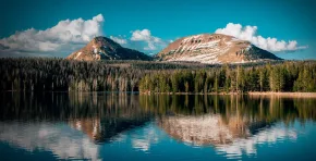 Científicos de las universidades de Glasgow y Utah resolvieron un misterio geológico de 150 años al explicar cómo el río Green logró atravesar las montañas Uinta en Estados Unidos mediante un proceso conocido como goteo litosférico.