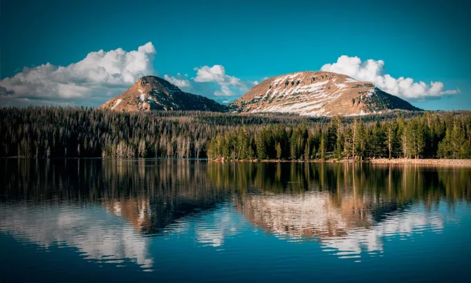 Científicos de las universidades de Glasgow y Utah resolvieron un misterio geológico de 150 años al explicar cómo el río Green logró atravesar las montañas Uinta en Estados Unidos mediante un proceso conocido como goteo litosférico.