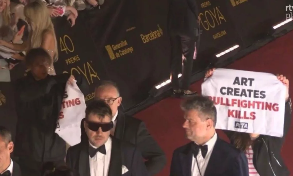 PETA protesta en los Premios Goya 2026 contra la tauromaquia y el ...